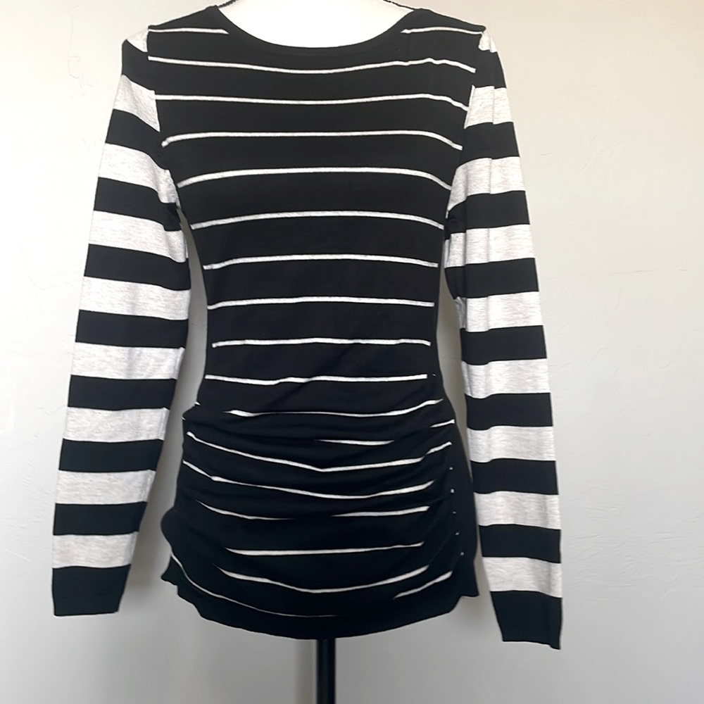 THE LIMITED size small lightweight sweater